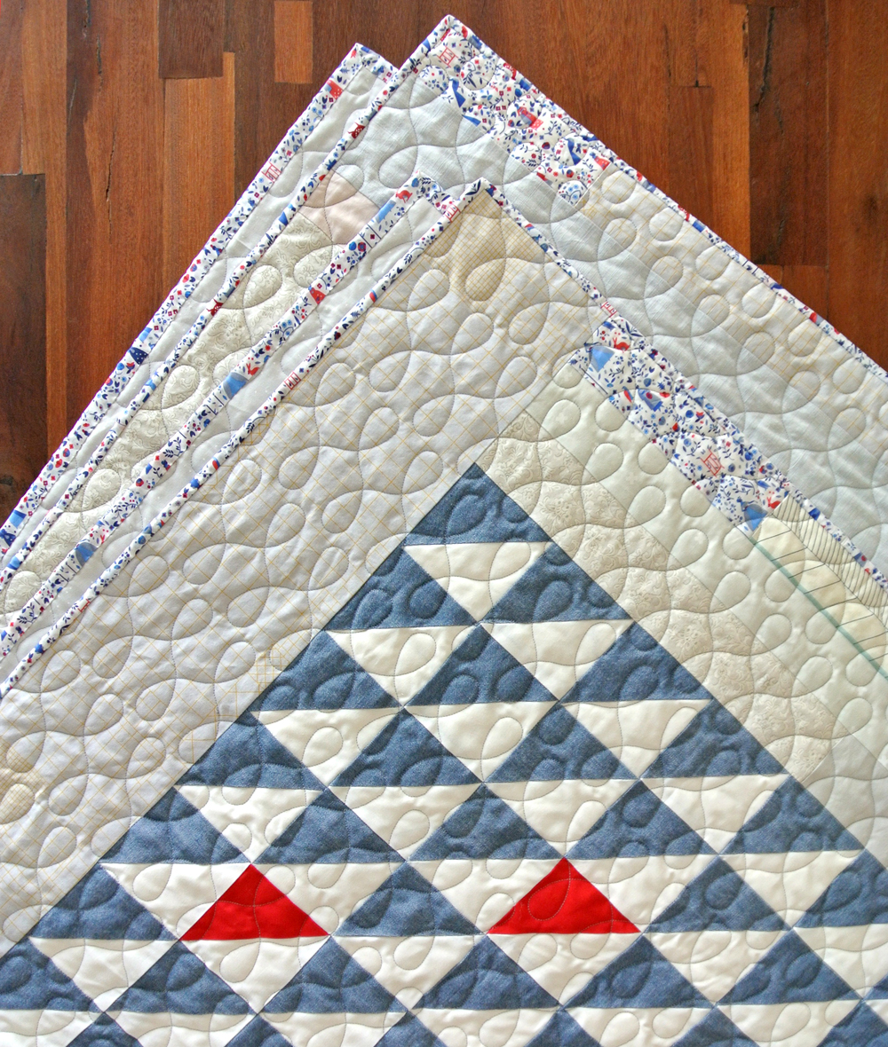 A complete tutorial on how to sew binding on a quilt. This video tutorial shows how to sew binding and attach it seamlessly to the edges of a quilt | Suzy Quilts - https://suzyquilts.com/how-to-sew-binding-on-a-quilt/