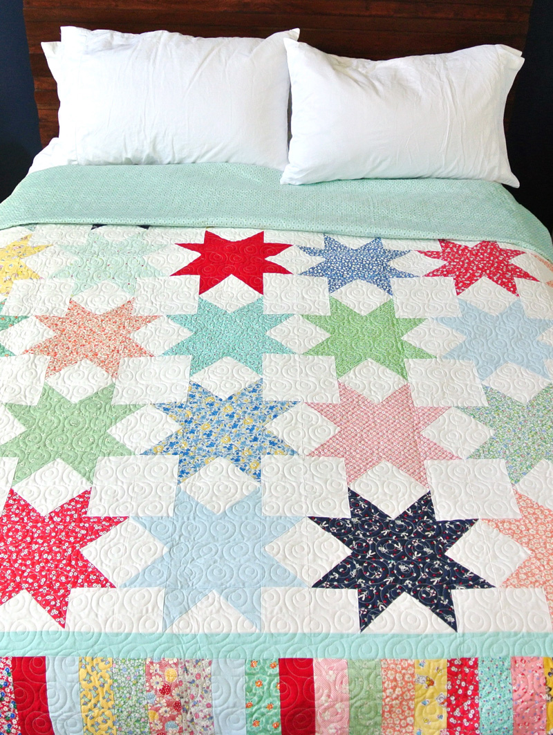 Free Sawtooth Star Quilt Pattern. A beginner-friendly sawtooth quilt block tutorial. Included is a sawtooth star conversion chart to make 4", 8", 12", 16" blocks. Suzy Quilts | https://suzyquilts.com/reverse-sawtooth-star-quilt-pattern/
