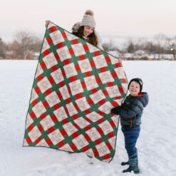 Red and green Christmas Kris Kross quilt pattern – a modern classic quilt pattern. Video tutorial included!