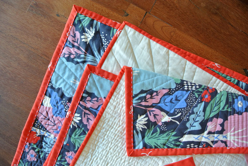 Get this free quilt pattern inspired by the Adventures of Alice in Wonderland! A modern quilt pattern created through piecing rows. suzyquilts.com