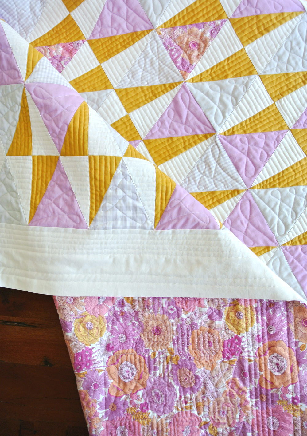 This FREE quilt pattern download, Liberty & Flowers, uses templates, making it the perfect sewing project for fussy cutting and scrap fabric. suzyquilts.com #quiltpattern