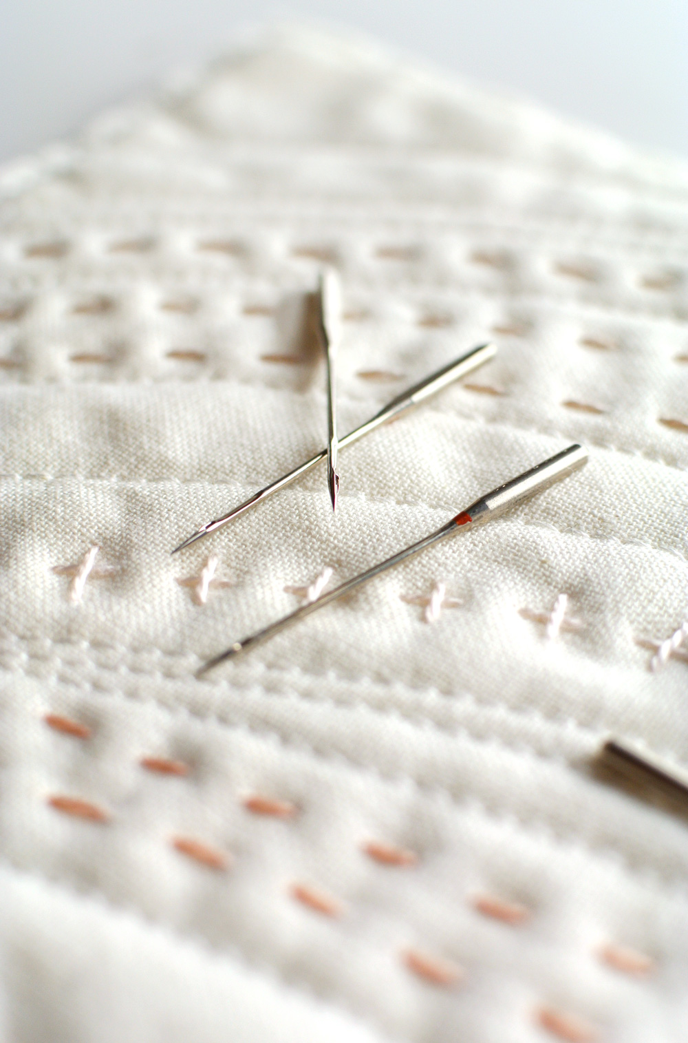 The Truth about Universal Needles... are They Really Universal? All you need to know about Universal Sewing Needles | Suzy Quilts https://suzyquilts.com/universal-needles