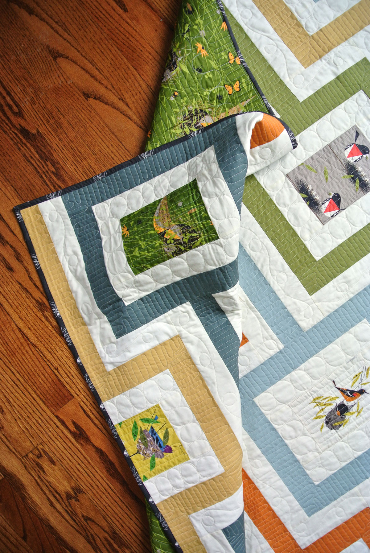Free Quilt Pattern Download Cincinnati Quilt with Charley Harper Birds Fabric Design | Suzy Quilts https://suzyquilts.com/free-cincinnati-quilt-pattern/