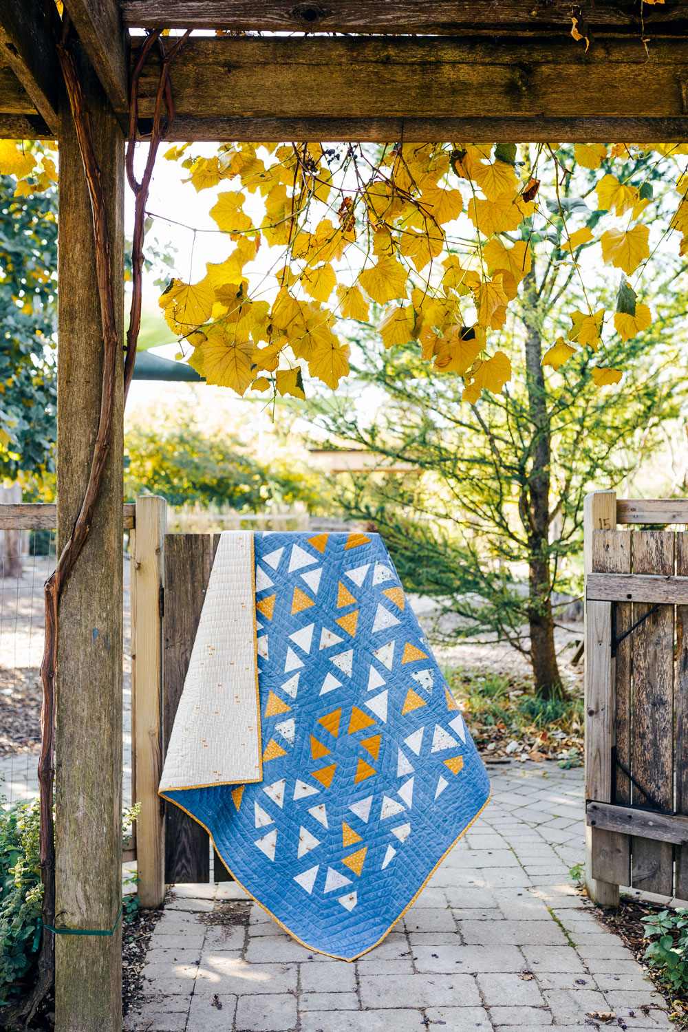 The perfect fall quilt pattern! The Perennial quilt pattern looks like crunchy fall leaves – so use your scraps! Fat quarter and fat eighth friendly plus video tutorials! suzyquilts.com #FallQuilt #modernquiltpattern