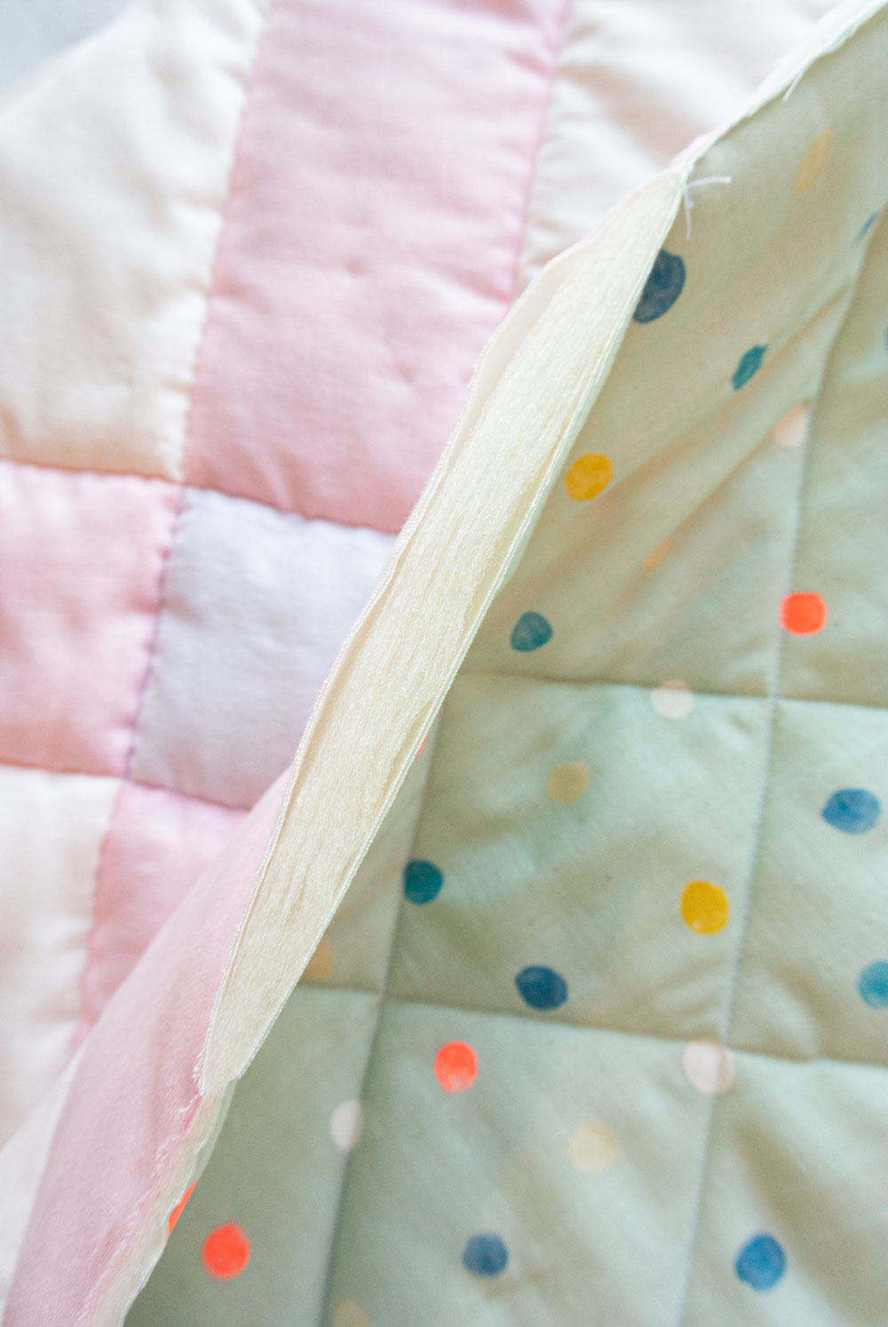 How to make the softest baby quilt in the world! The answer is to quilt with double gauze and wool batting – a sewing tutorial on how to do both! suzyquilts.com #modernquiltpattern #quiltingtutorial