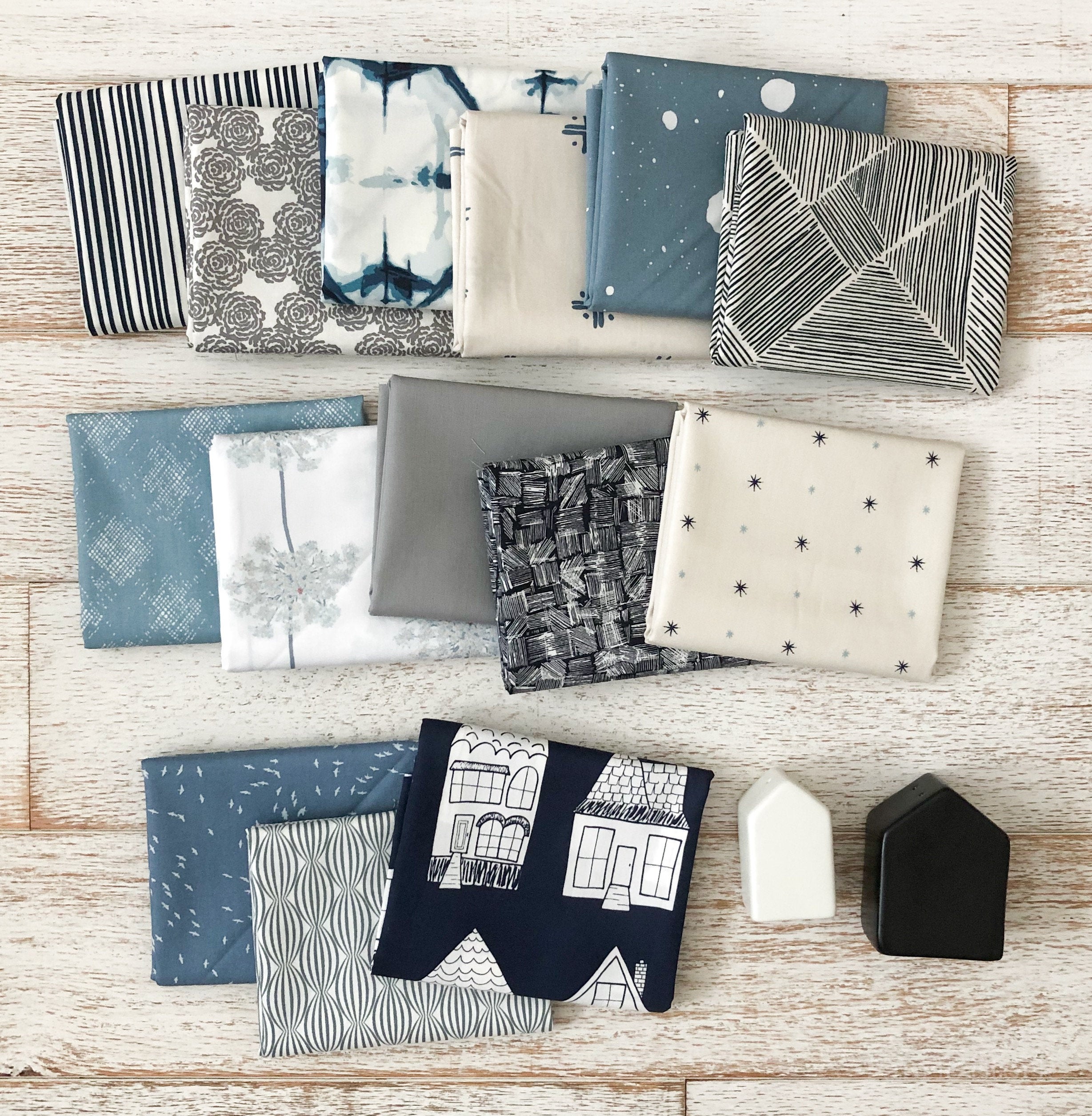 This Great Gatsby inspired Modern Fans quilt kit uses icy blues, grays and metallic silver fabric to bring elegance and pizzazz to a cozy quilt. suzyquilts.com #fatquarter