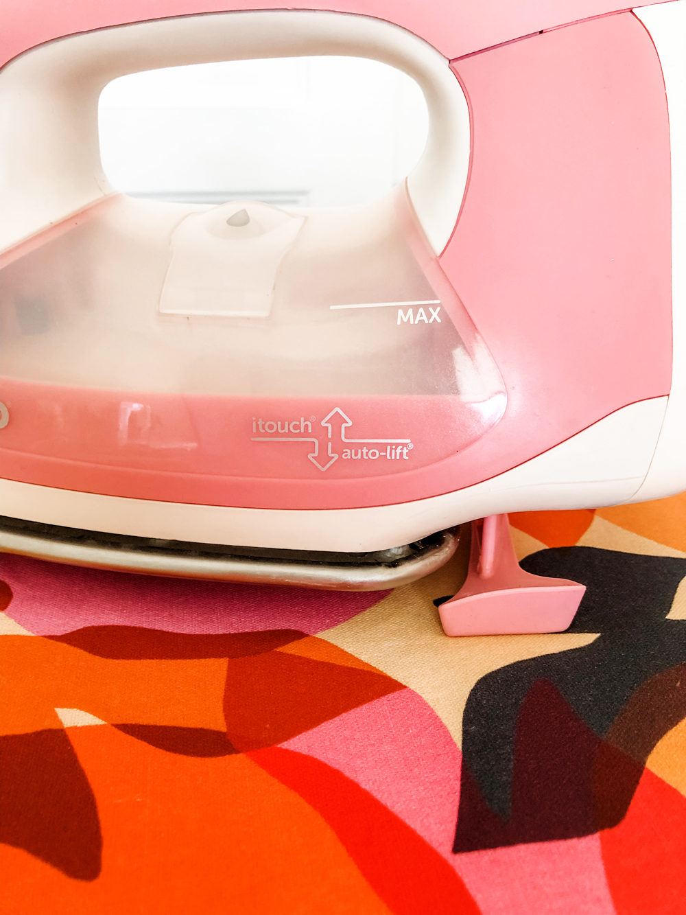 An honest review of the Oliso Iron. It's called a smart iron, but what makes it different than other irons? Is it the best iron for you? suzyquilts.com #sewing