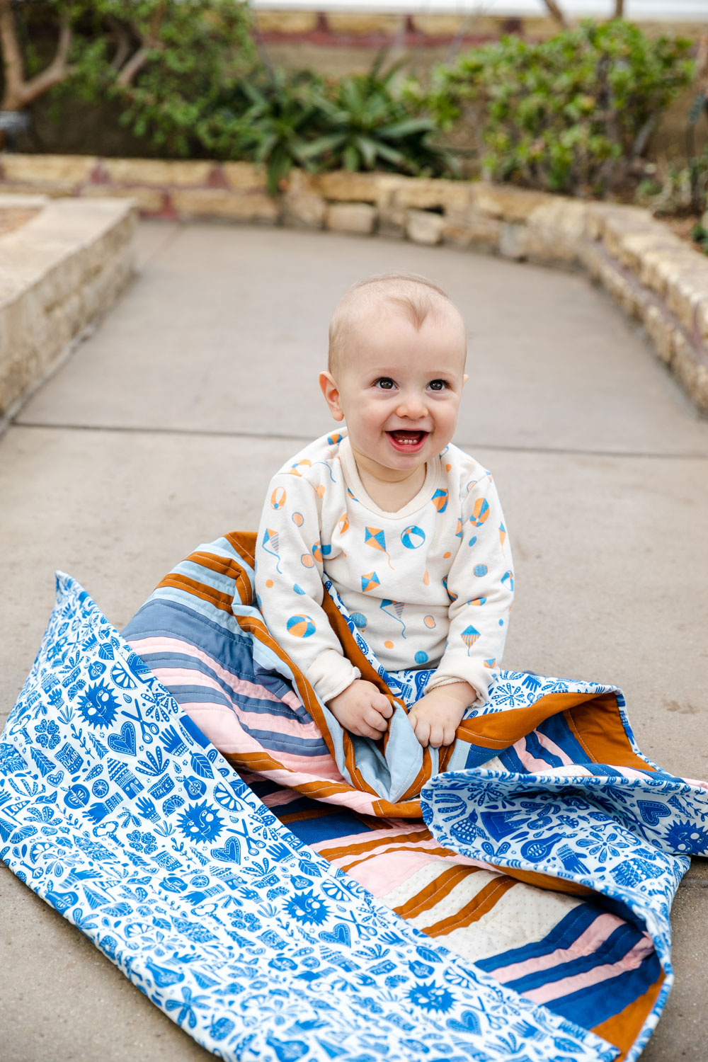 The Grow quilt pattern release March 12, 2020. It will include king, queen, twin, throw and baby quilt sizes. suzyquilts.com #modernbabyquilt