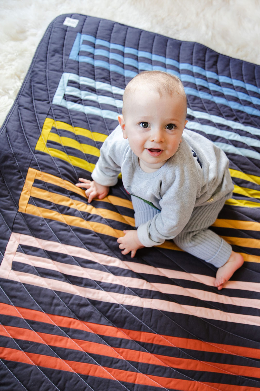 A small textiles company, based in Duluth, GA, makes rainbow baby quilts for a cause. These handmade baby quilts support local charities. suzyquilts.com #rainbowbaybquilt
