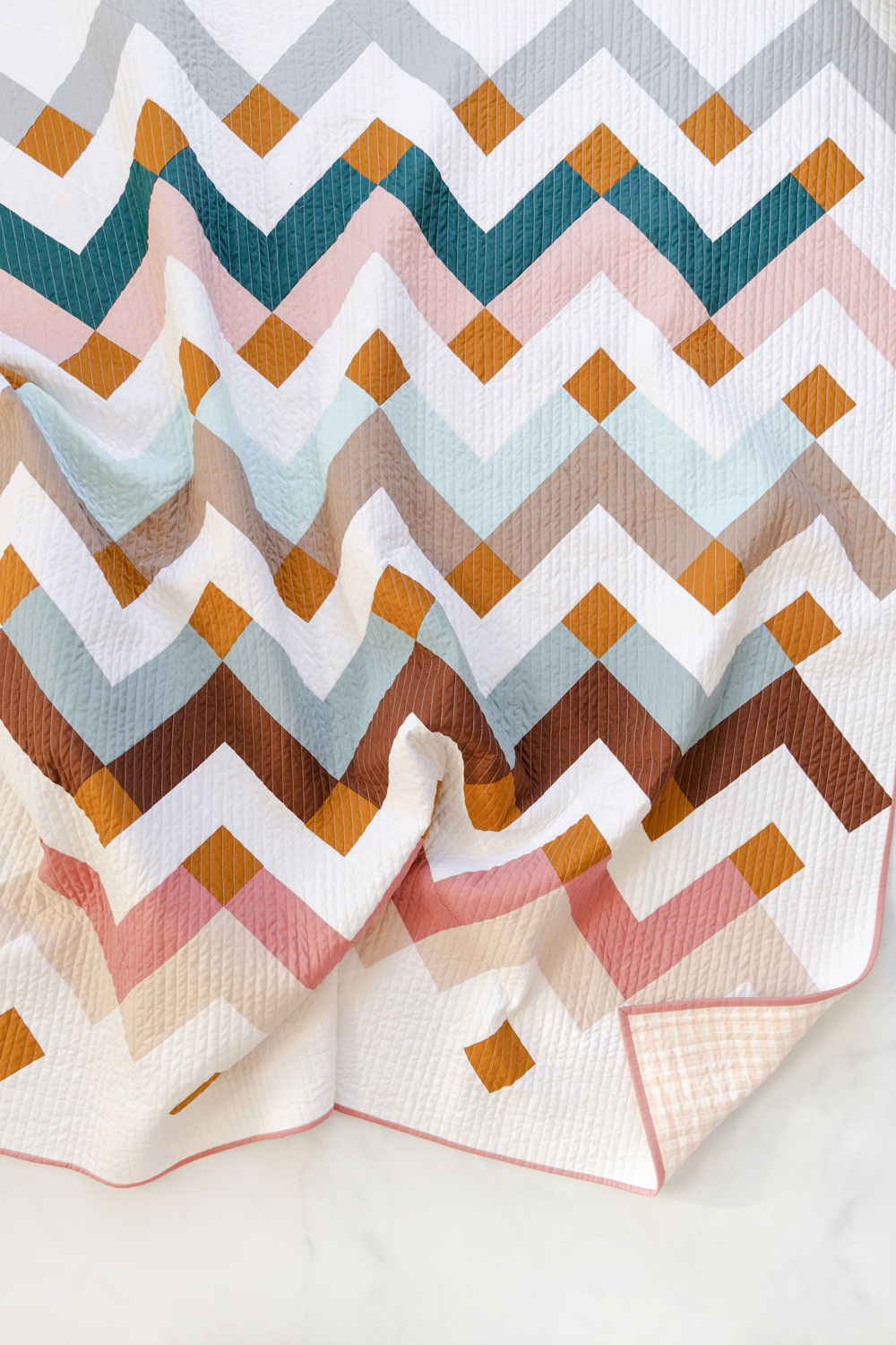 Thrive is a fat-quarter friendly modern quilt pattern. This instant PDF download comes in king, queen/full, twin, throw and baby quilt sizes. suzyquilts.com