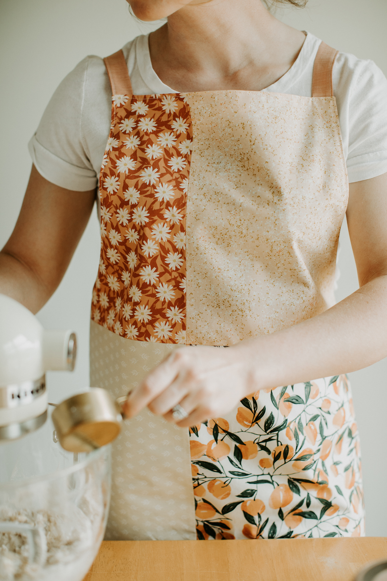This modern patchwork apron tutorial is a fun, quick project for any sewing skill level!