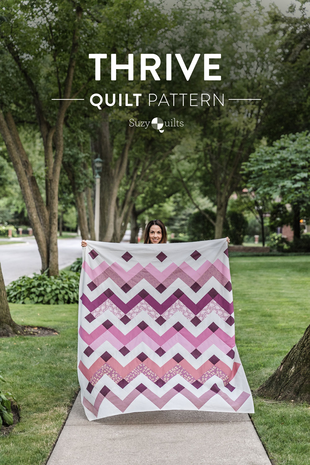 In the final week of the Thrive sew along we sew the finished quilt top. Included is a video tutorial on how to trim and square up your corners! suzyquilts.com #modernquilt #quiltpattern