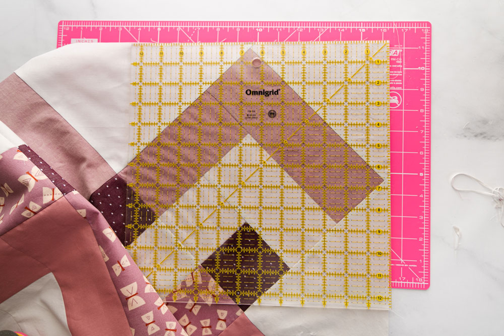 In the final week of the Thrive sew along we sew the finished quilt top. Included is a video tutorial on how to trim and square up your corners! suzyquilts.com #quilting #quiltpattern