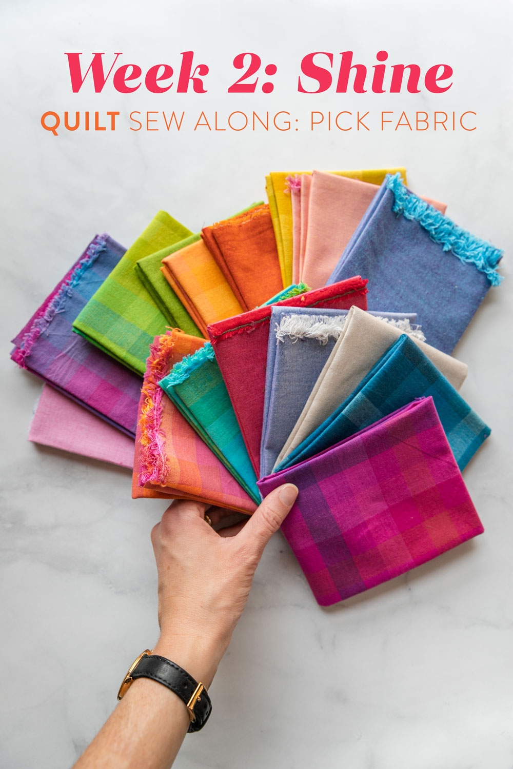 The Shine quilt sew along includes lots of added tips and videos to help you make this modern quilt pattern. This fat quarter quilt pattern is beginner friendly and focuses on improv sewing. suzyquilts.com #modernquilt #quilting