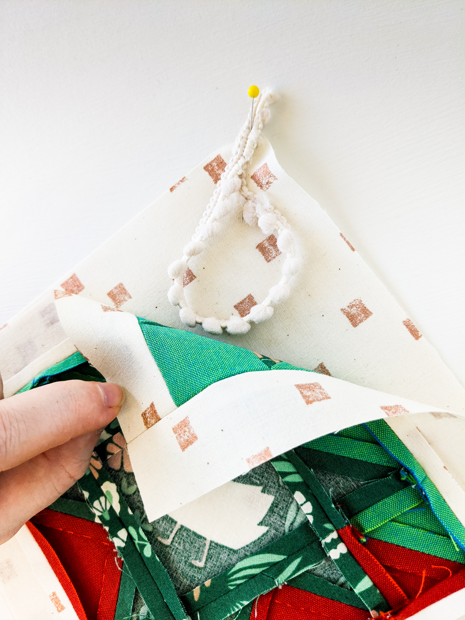This Christmas Tree Ornament Tutorial walks you through an easy DIY project based on the Stars Hollow Quilt by Suzy Quilts
