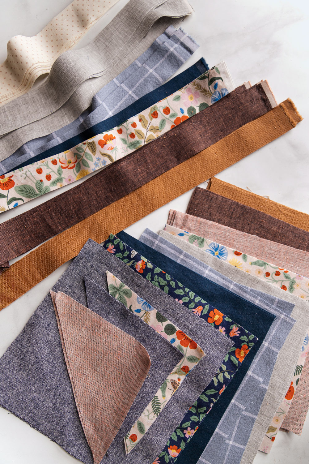 The Gather quilt sew along is an online quilting community experience! We will make this modern quilt pattern together – one week at a time. suzyquilts.com #quiltalong #quiltpattern