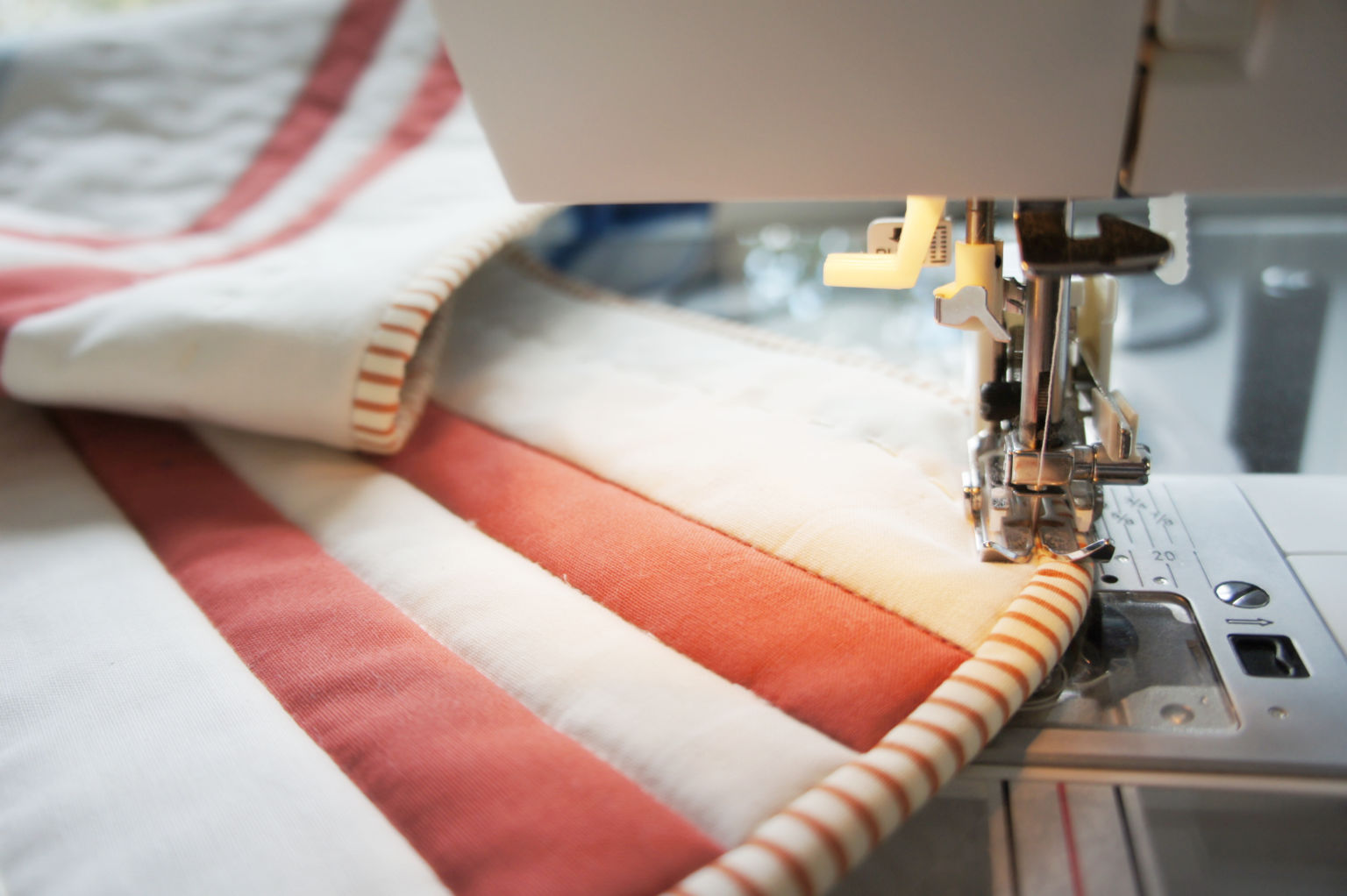 Tutorial How to Sew Rounded Quilt Corners Suzy Quilts