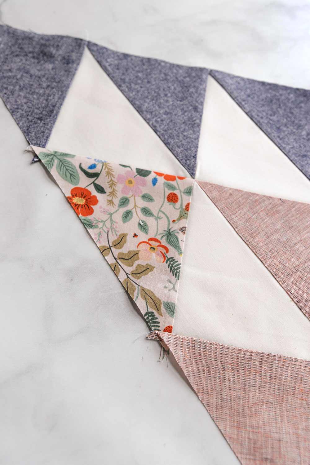 The Gather quilt sew along is an online quilting community experience! We will make this modern quilt pattern together – one week at a time. suzyquilts.com #quiltalong #modernquilt