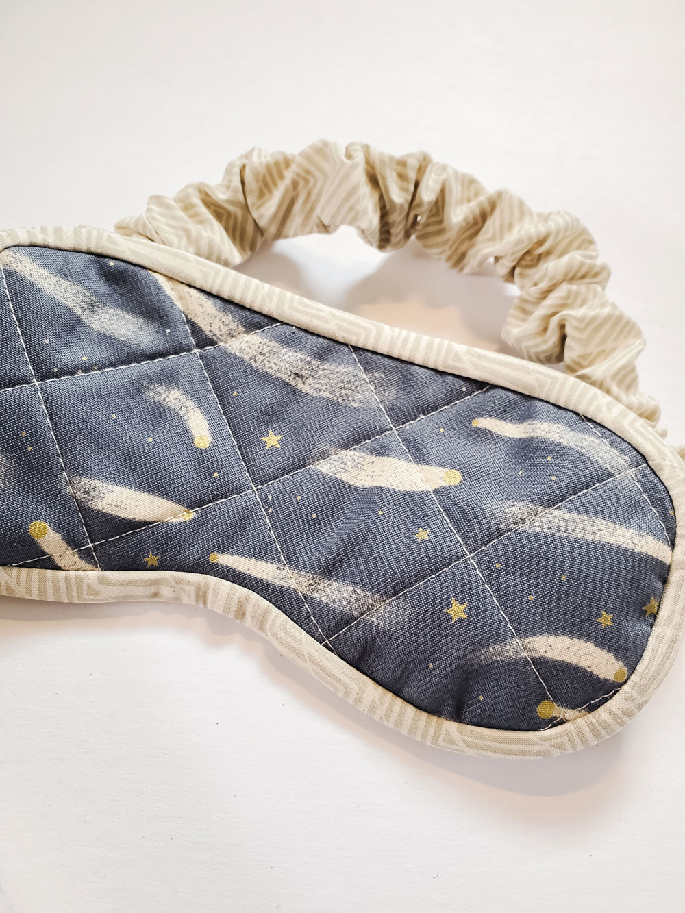 Use your scrap fabric to make this free quilted sleep mask! Step by step instructions for a beginner-friendly tutorial. | suzyquilts.com #sewingtutorial #DIYsewing