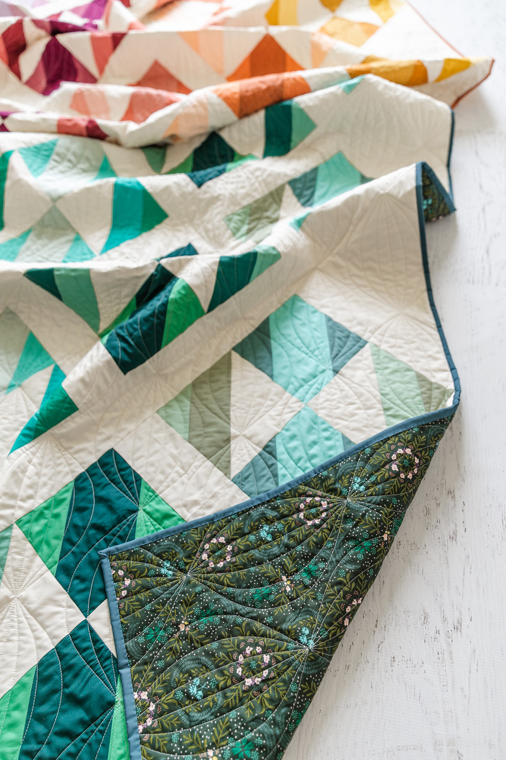 This modern ombre fat quarter quilt pattern is a good beginner quilt pattern and makes a beautiful scrap quilt. The sewing pattern also includes instructions for a limited-color version. suzyquilts.com #quiltpattern #modernquilt