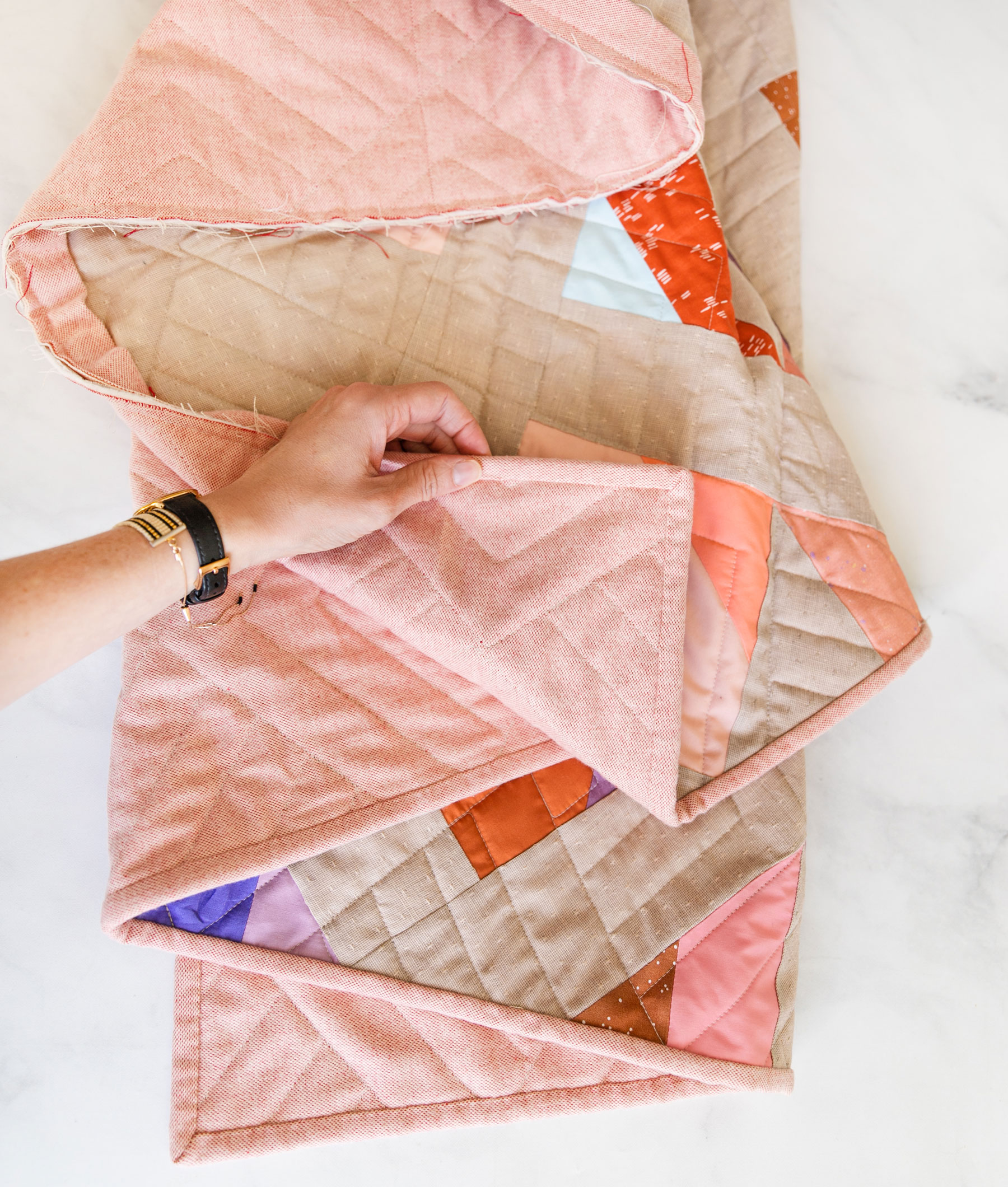 Tips for quilting with flannel! Flannel is warm, soft and cozy, but there are some things you need to know to sew with flannel. suzyquilts.com