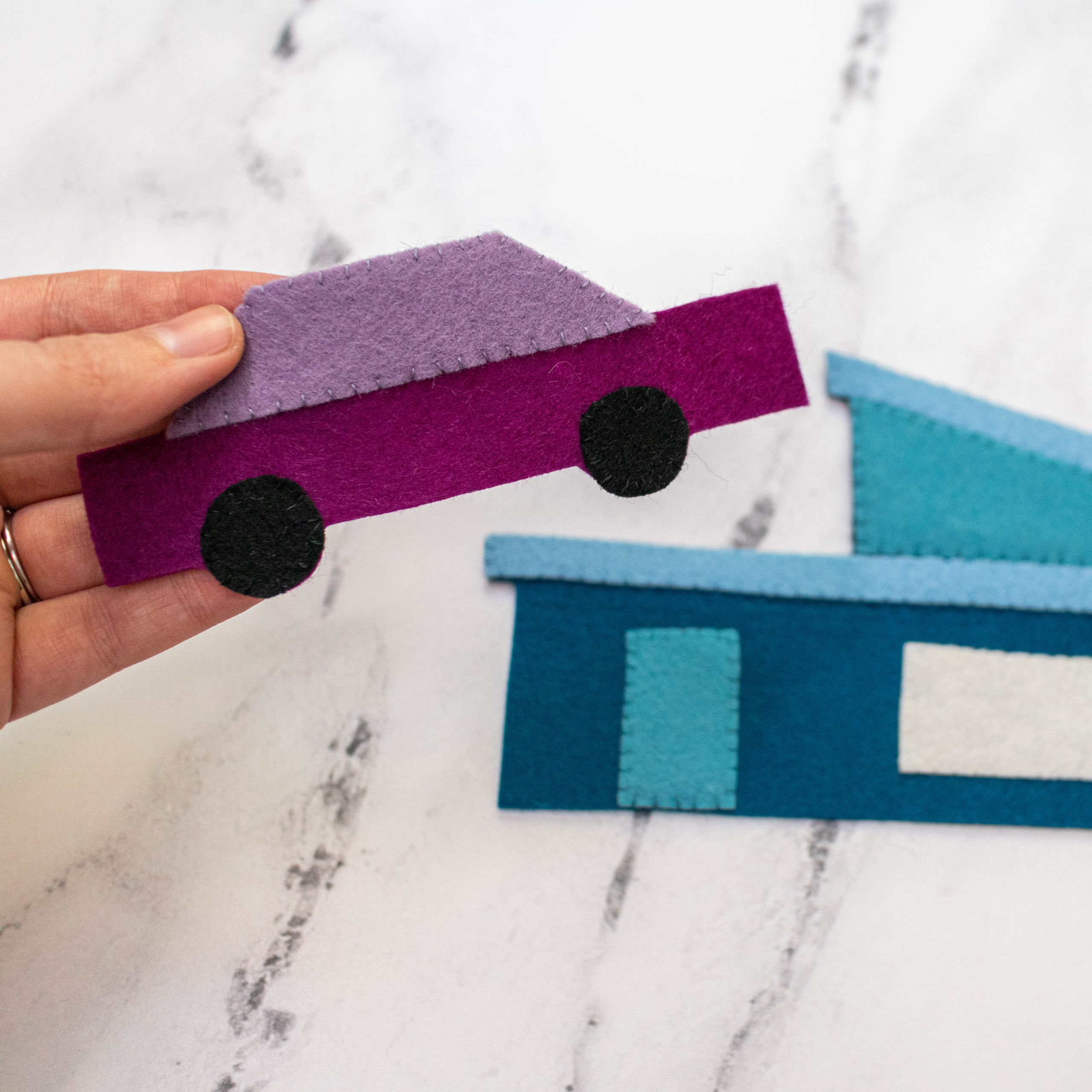 A simple DIY quilted play mat tutorial! Transform a quilt pattern into a toddler play mat for cars. suzyquilts.com #quilt #kidsewing
