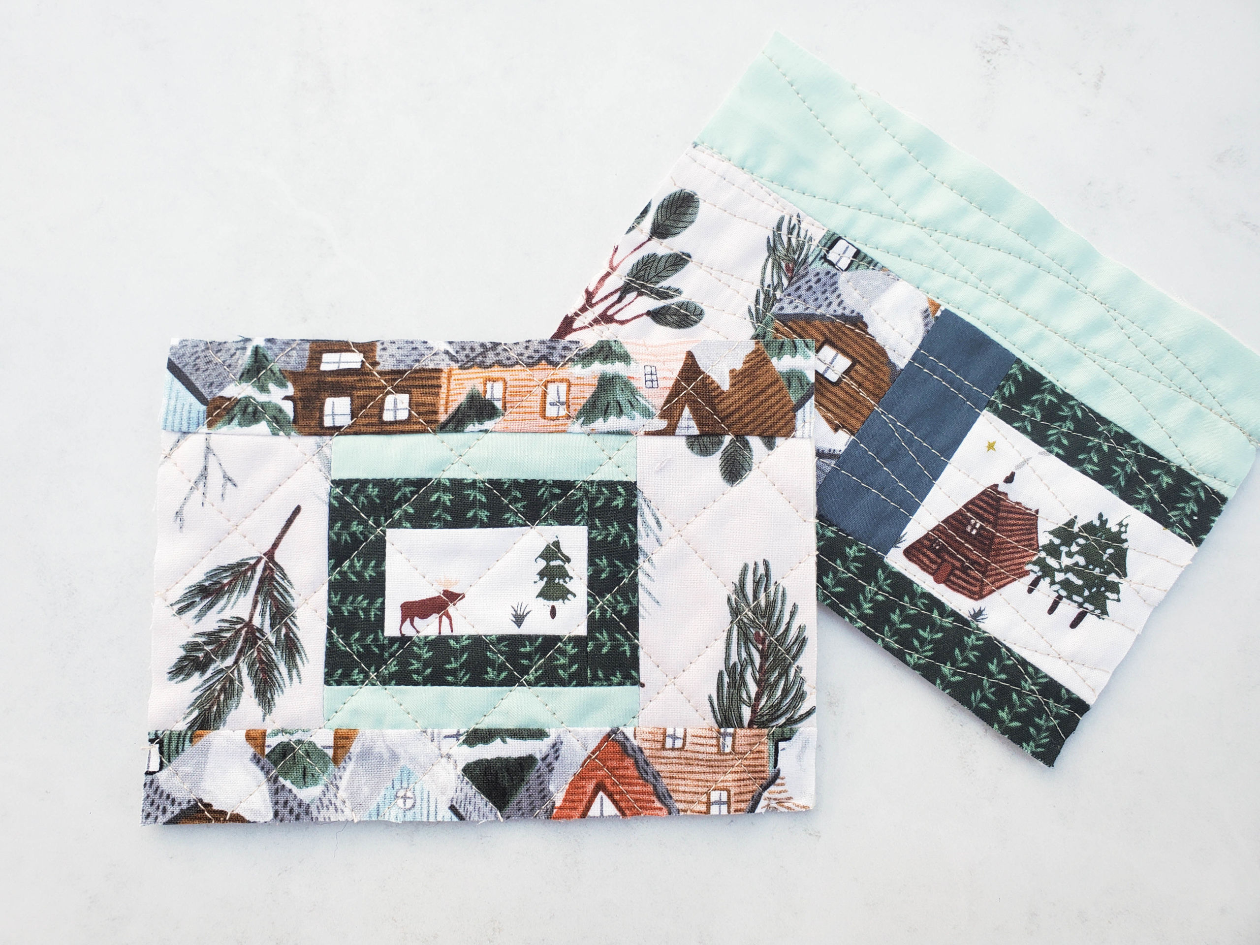 This beginner friendly quilted postcard tutorial is so fun for the holidays! Sew and send handmade notes to your friends! suzyquilts.com #sewingtutorial