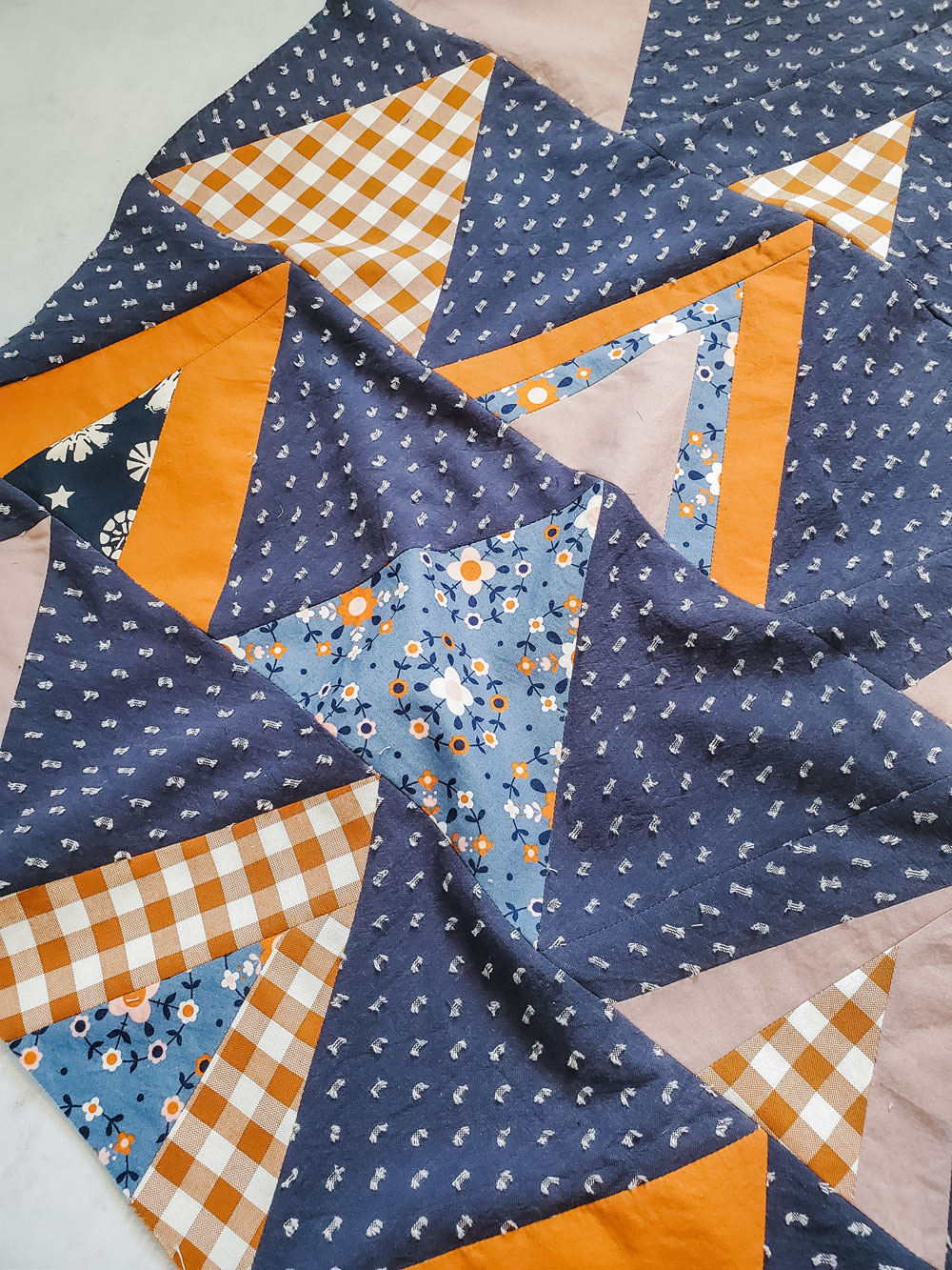 How to use scrap fabric in quilt patterns! Use these tricks to make Suzy Quilts patterns with recycled fabric you already have. #scrappyquilt #sewing #quilt suzyquilts.com