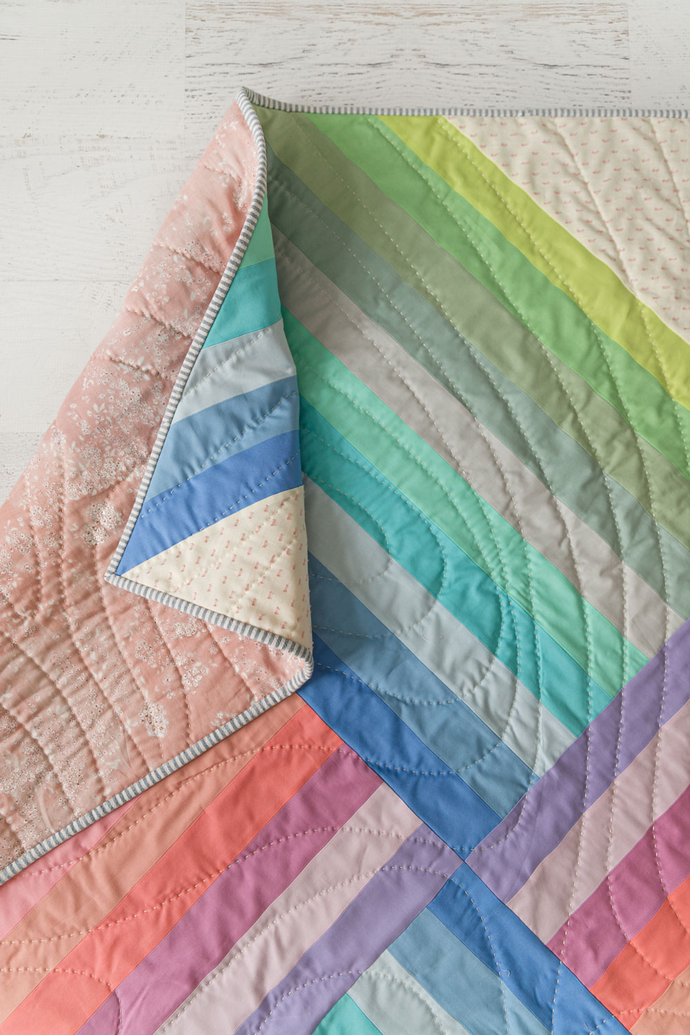 Adventureland is a beautiful modern quilt pattern. It's jelly roll friendly and perfect for beginner quilters or those learning to sew. suzyquilts.com #modernquilt #quiltpattern