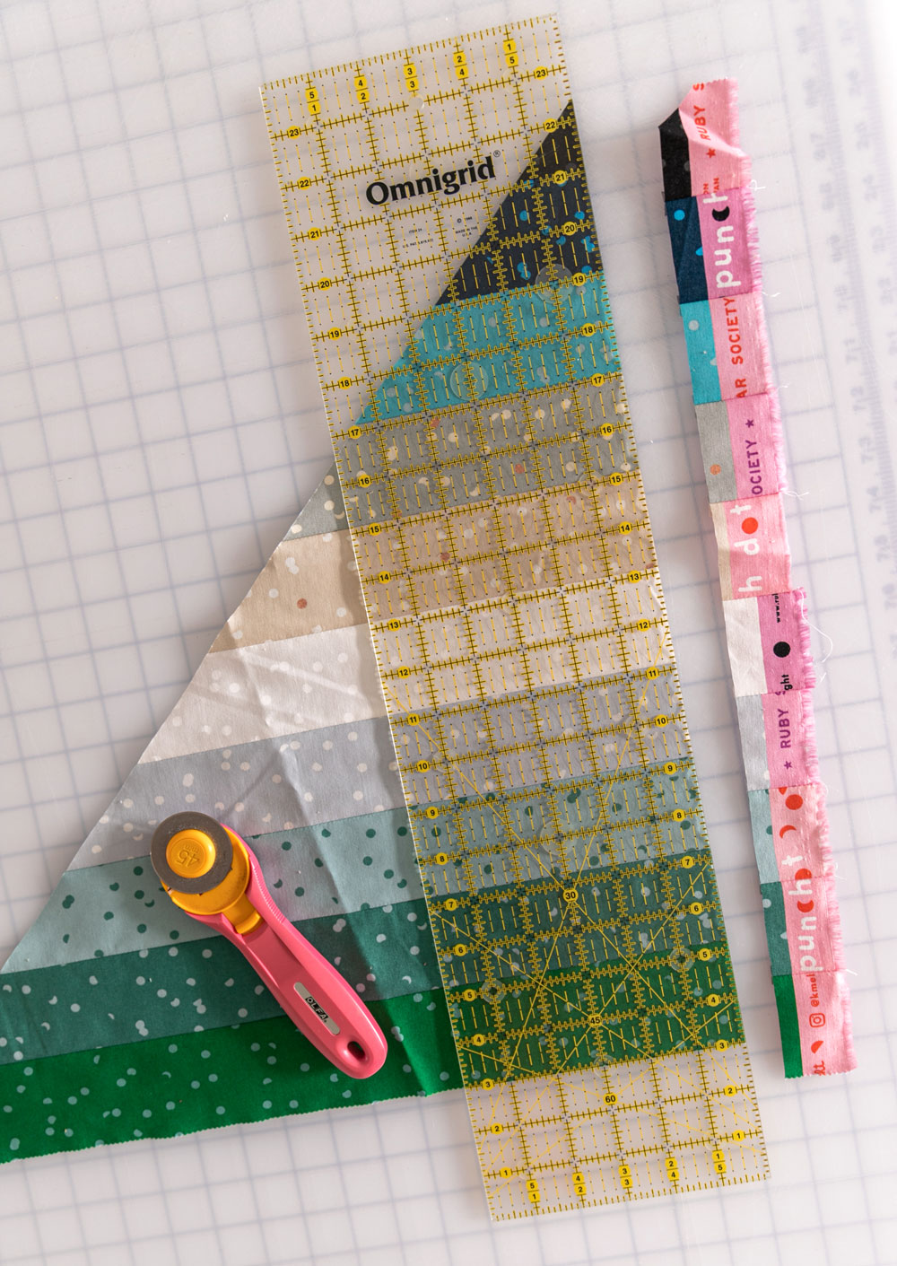 Use the trimmed scraps from the Adventureland quilt pattern to make a fun pieced binding! This is a fantastic way to maximize your fabric. suzyquilts.com #quilttutorial