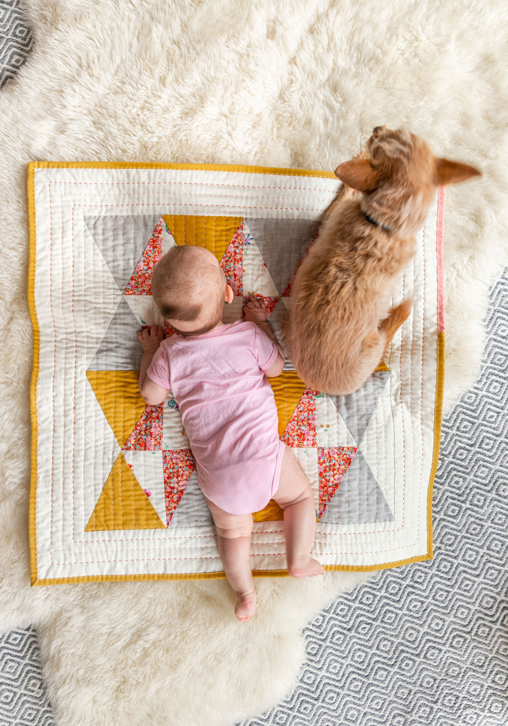 This FREE quilt pattern download, Liberty & Flowers, uses templates, making it the perfect sewing project for fussy cutting and scrap fabric. suzyquilts.com