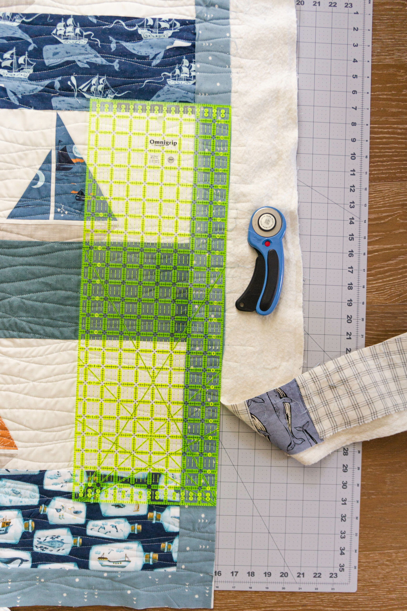 Use a few basic quilting tools and this tutorial for the fastest way to square up a quilt. Quilting can warp a quilt but we're here to help! suzyquilts.com #quilting