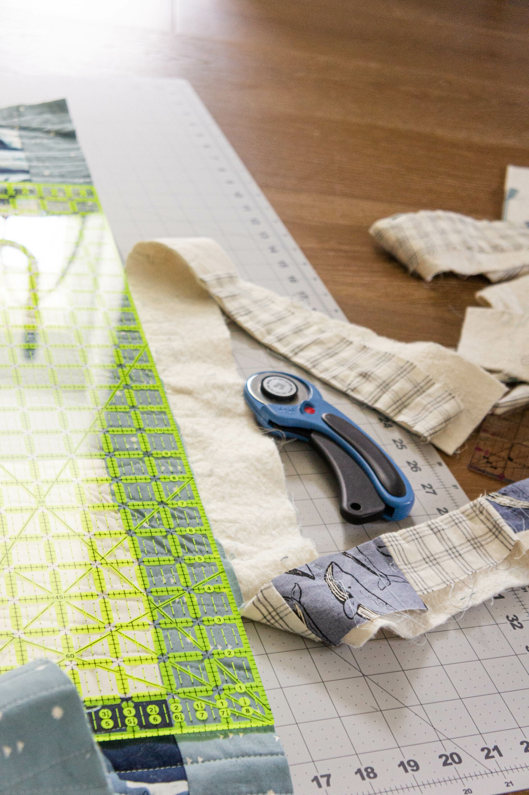 Use a few basic quilting tools and this tutorial for the fastest way to square up a quilt. Quilting can warp a quilt but we're here to help! suzyquilts.com #quilting