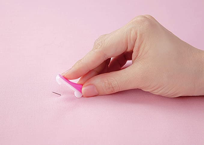 Learn about all the pins you need for different quilting techniques, plus handy tools and accessories, in our 5 minute guide! #quilting #sewingdiy suzyqilts.com
