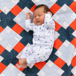 Make this modern lattice quilt pattern using these helpful tips! suzyquilts.com