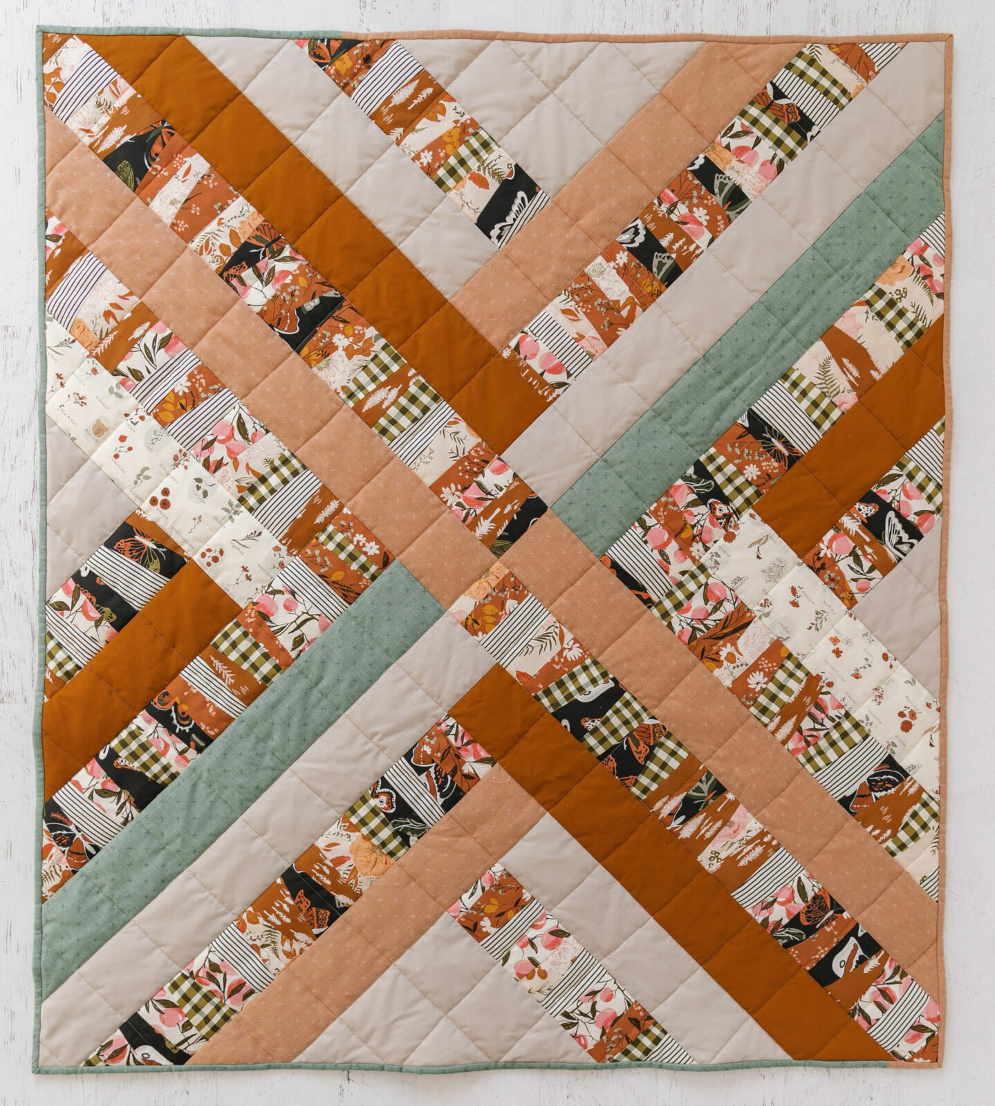 Get the Garland quilt pattern and make this beautiful quilt!