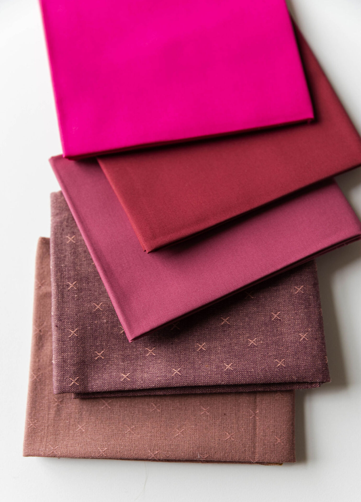 Your ultimate guide to picking fabric — use color theory to help! suzyquilts.com Your ultimate guide to picking fabric — use color theory to help! suzyquilts.com