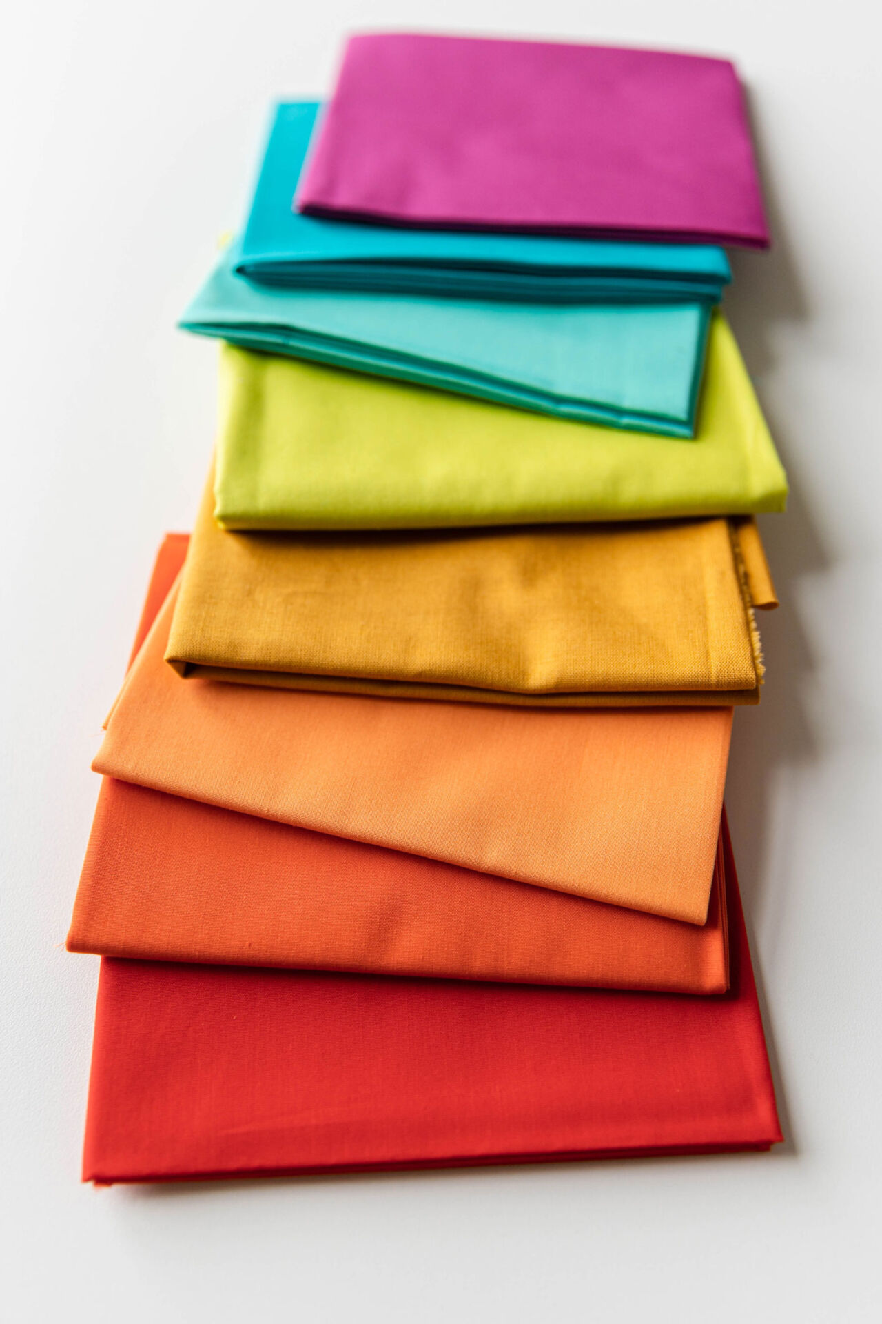 Your ultimate guide to picking fabric — use color theory to help! suzyquilts.com Your ultimate guide to picking fabric — use color theory to help! suzyquilts.com