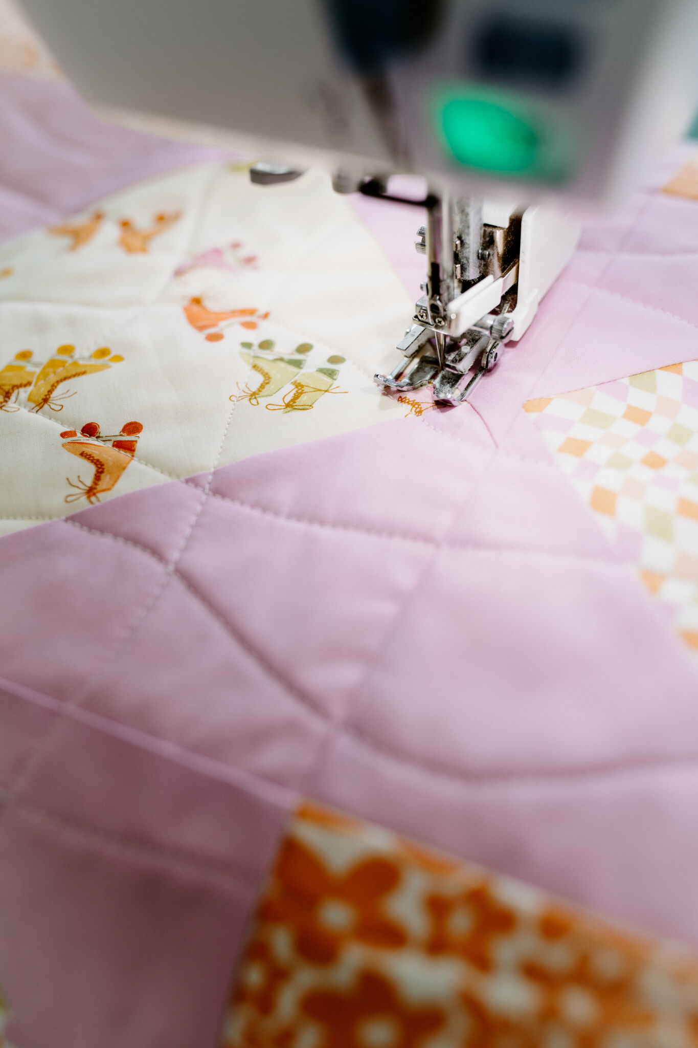 4 Easy Steps to Sew an Invisible Zipper into a Pillow Suzy Quilts