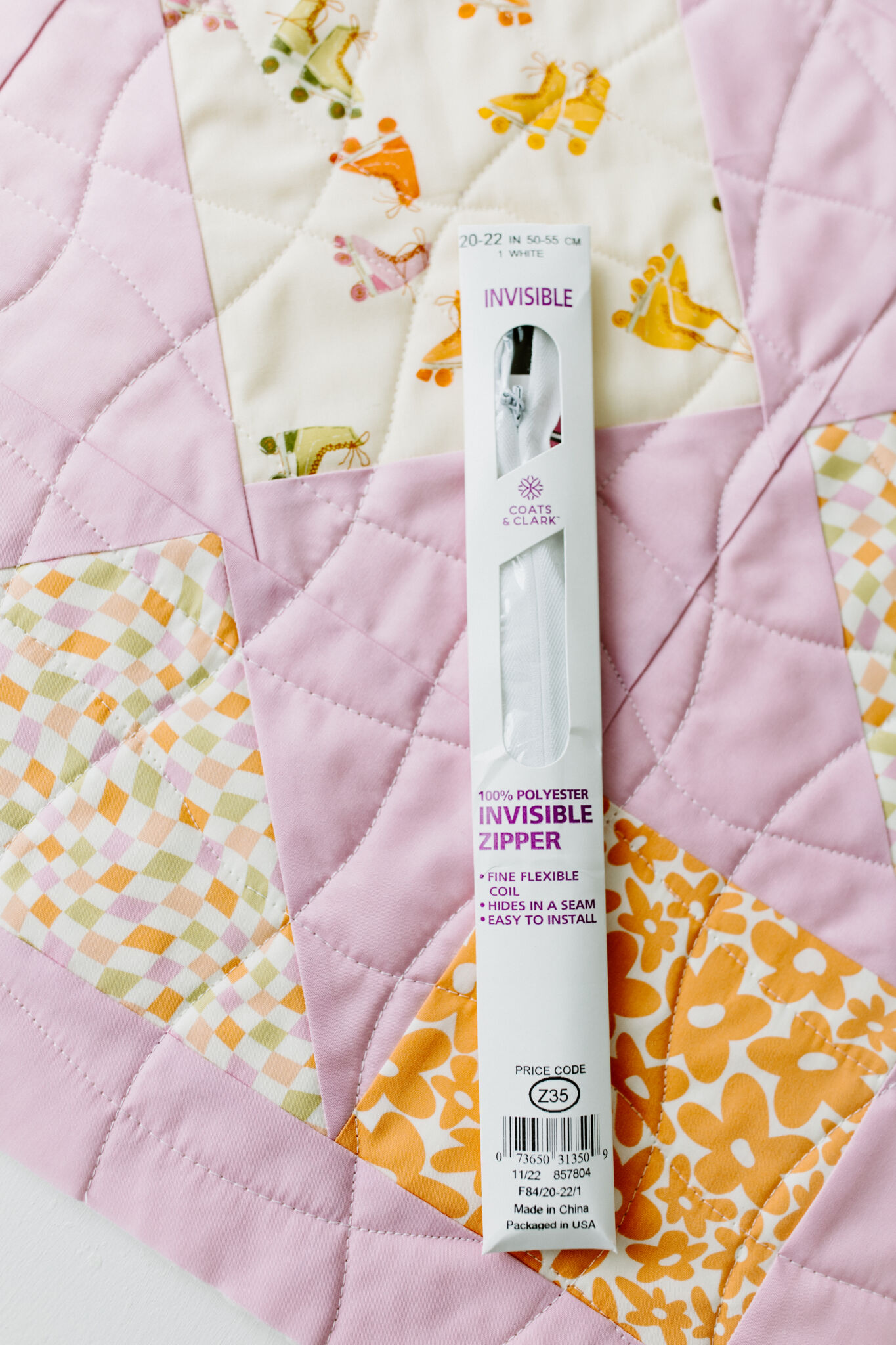 4 Easy Steps to Sew an Invisible Zipper into a Pillow Suzy Quilts