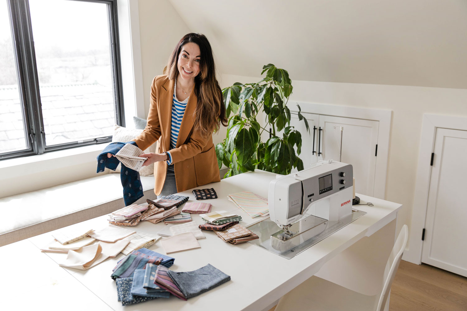 Suzy-Quilts-sewing-in-studio