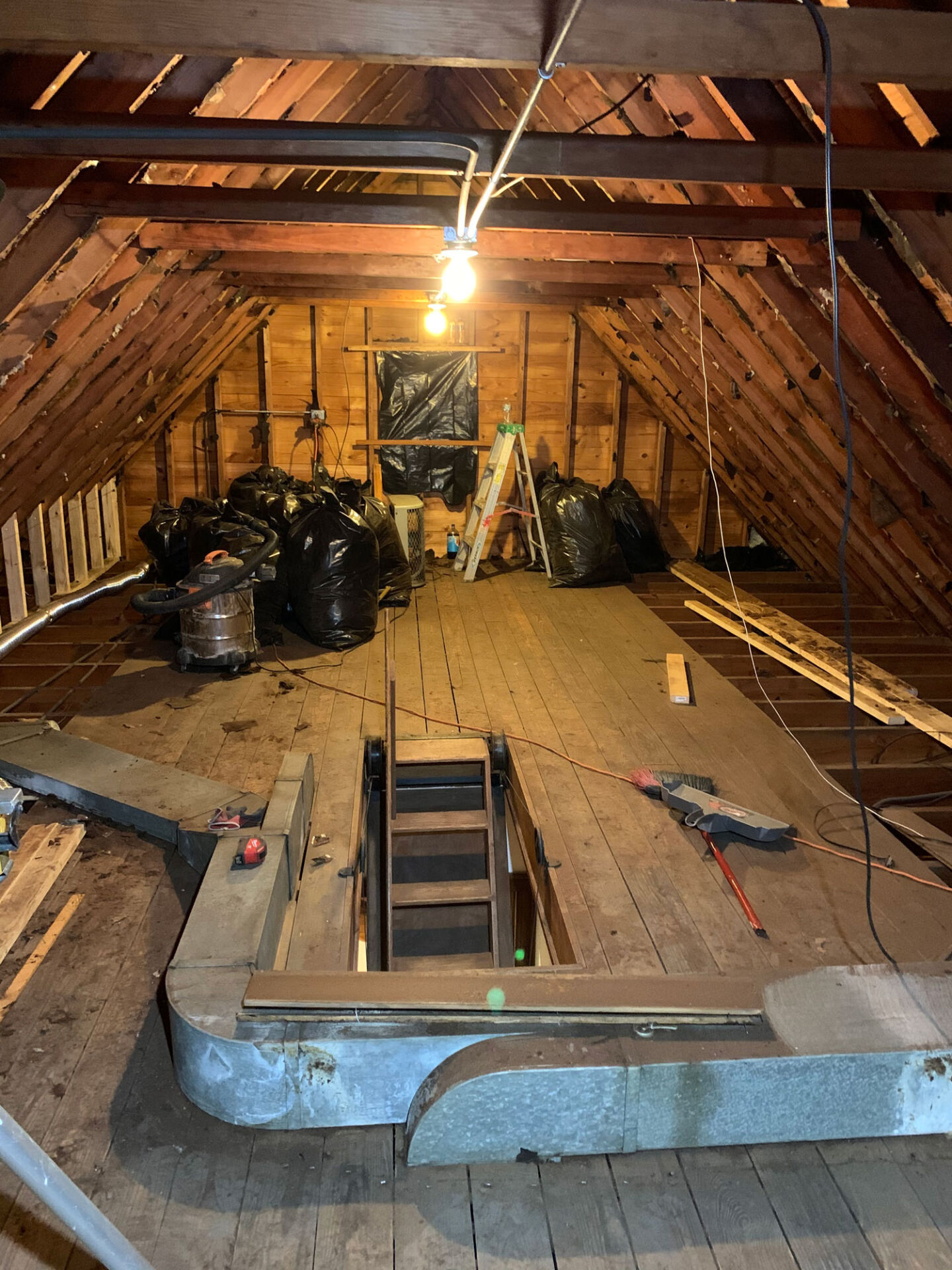 Need sewing room ideas? I renovated my attic and now it's a beautiful sewing room! suzyquilts.com Need sewing room ideas? I renovated my attic and now it's a beautiful sewing room! suzyquilts.com