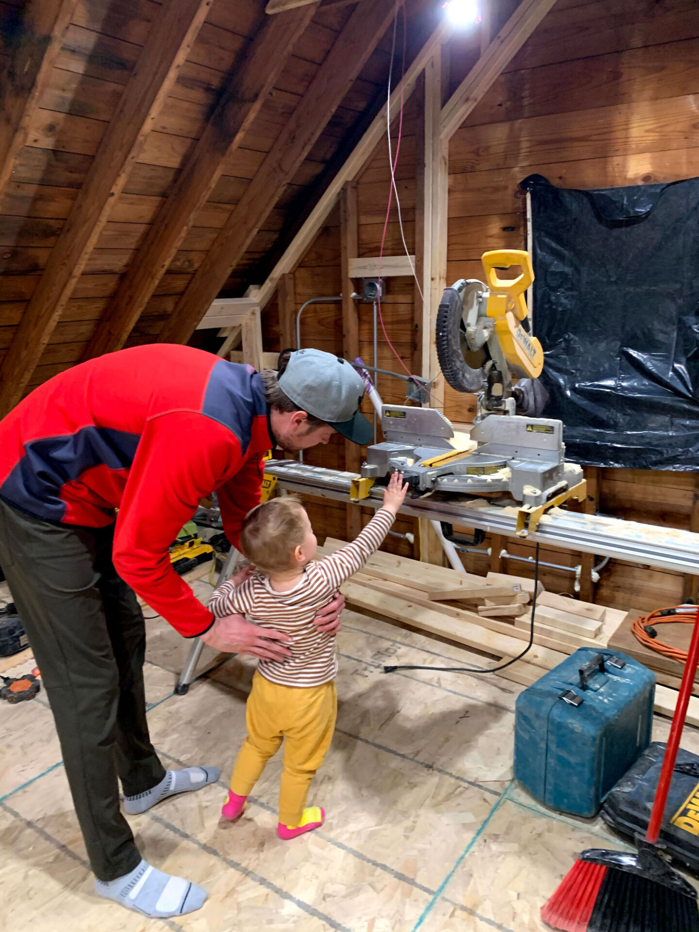 Need sewing room ideas? I renovated my attic and now it's a beautiful sewing room! suzyquilts.com Need sewing room ideas? I renovated my attic and now it's a beautiful sewing room! suzyquilts.com