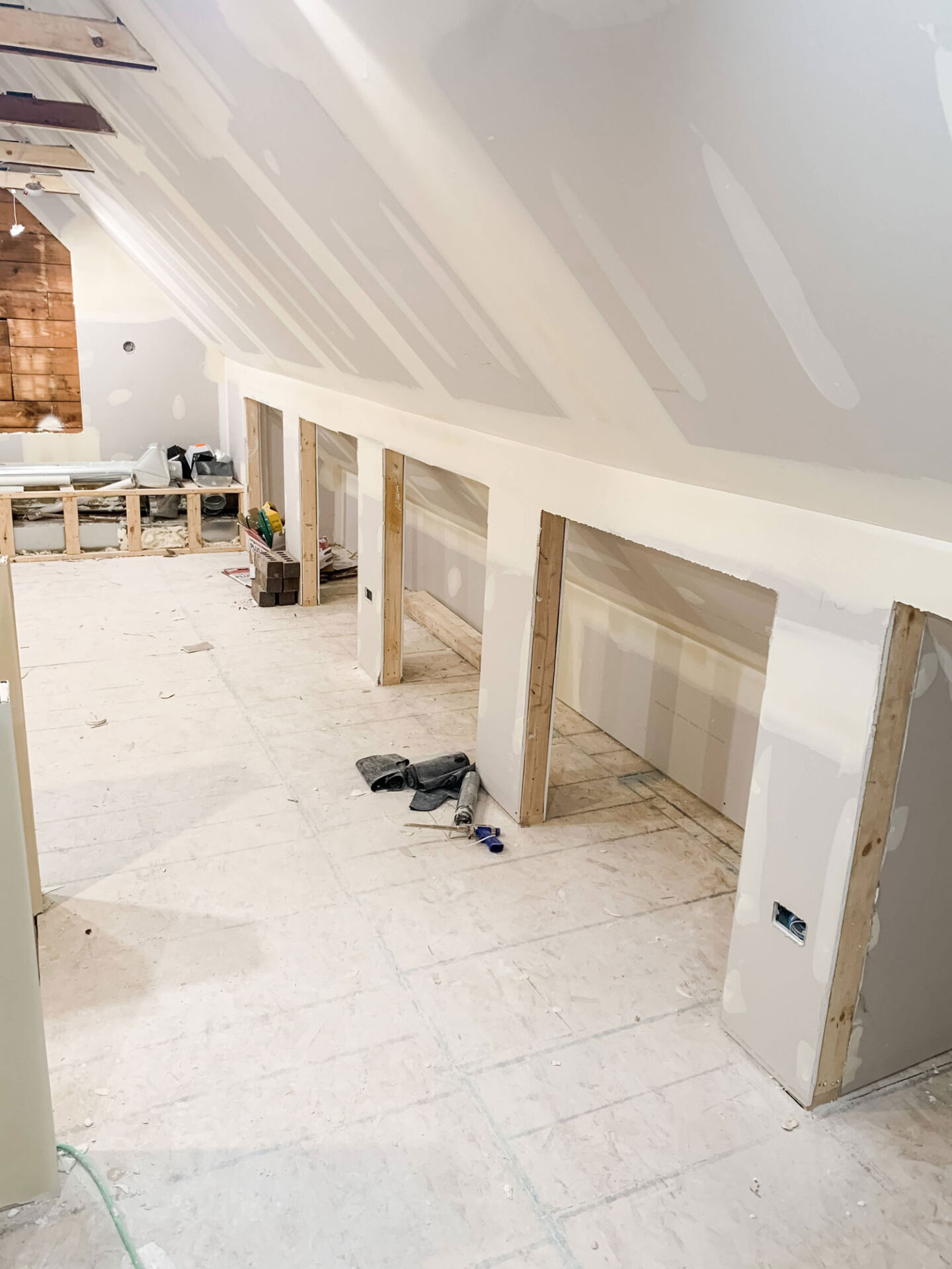 Need sewing room ideas? I renovated my attic and now it's a beautiful sewing room! suzyquilts.com Need sewing room ideas? I renovated my attic and now it's a beautiful sewing room! suzyquilts.com