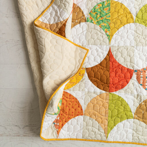 The Fronds quilt is a beginner curves quilt pattern that includes queen, twin, throw, and baby quilt sizes - suzyquilts.com