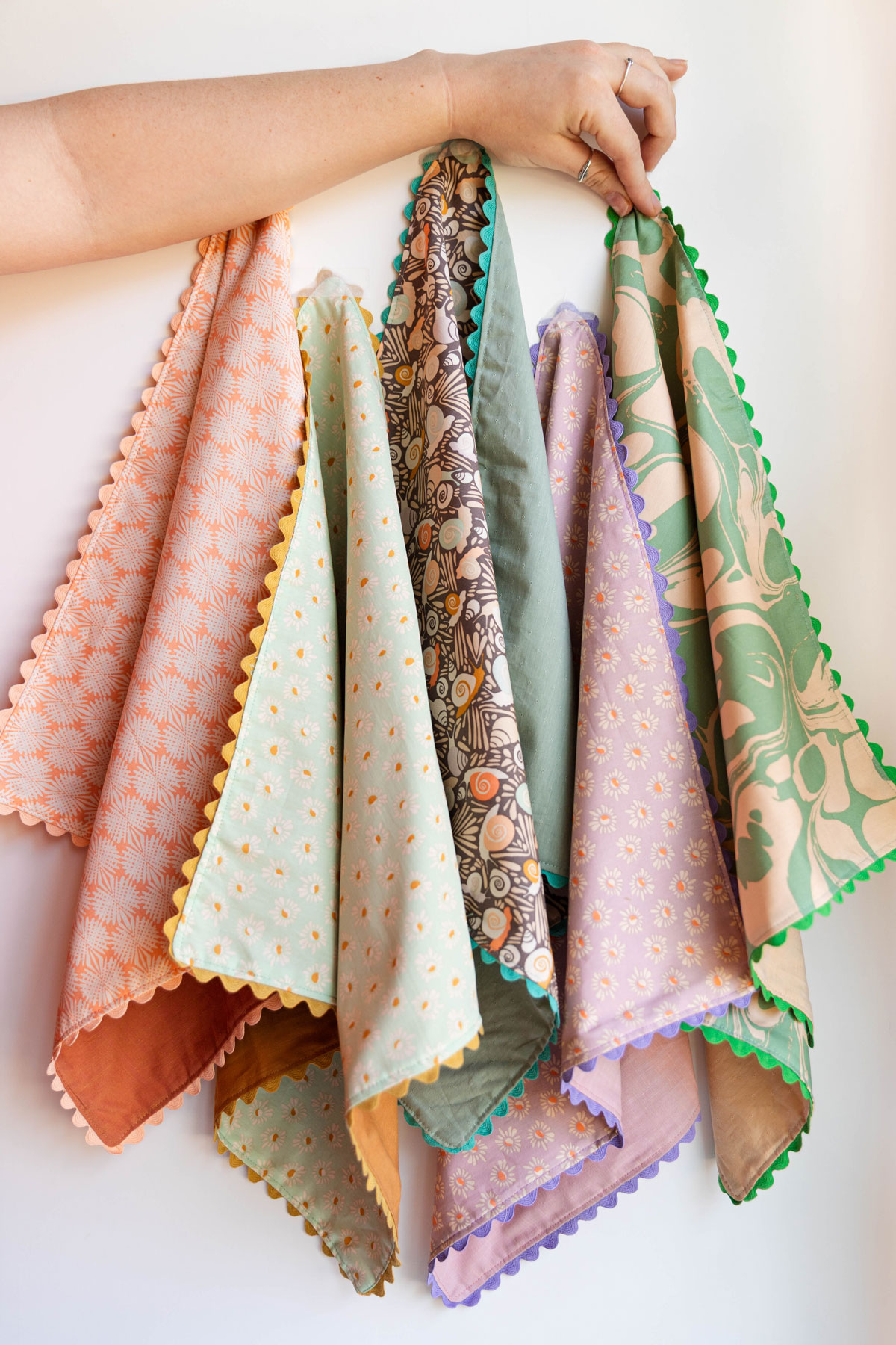 Ric rac napkins made using the Wildflower Wovens and Slow Summer collections by Suzy Quilts for Art Gallery Fabrics. #quilting #sewingdiy suzyquilts.com Ric rac napkins made using the Wildflower Wovens and Slow Summer collections by Suzy Quilts for Art Gallery Fabrics. #quilting #sewingdiy suzyquilts.com