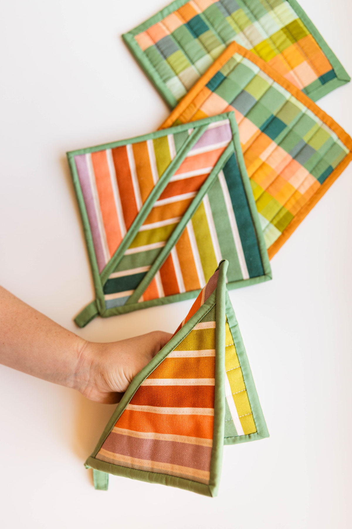 Pot holders made using striped fabric from the Slow Summer collection by Suzy Quilts for Art Gallery Fabrics. #quilting #sewingdiy suzyquilts.com Pot holders made using striped fabric from the Slow Summer collection by Suzy Quilts for Art Gallery Fabrics. #quilting #sewingdiy suzyquilts.com