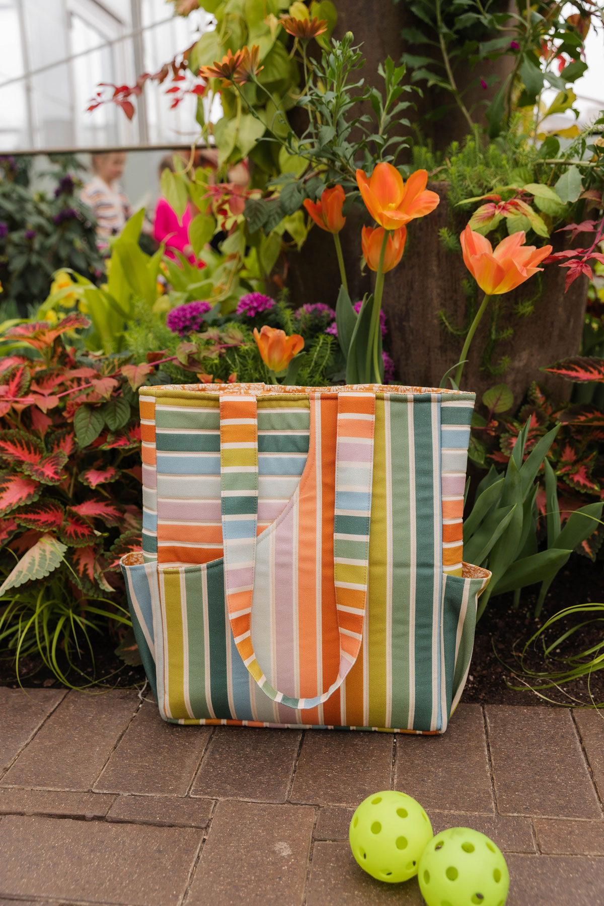 A pickleball bag made using striped fabric. #quilting #sewingdiy suzyquilts.com A pickleball bag made using striped fabric. #quilting #sewingdiy suzyquilts.com