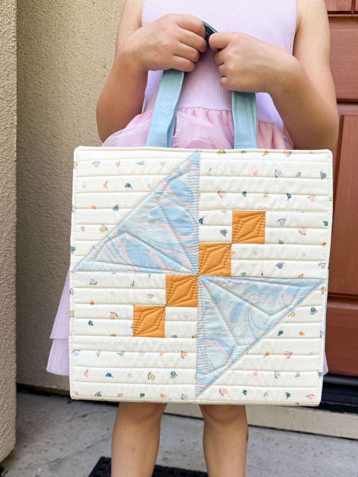 A child's art folio made using Slow Summer fabric and the Dragonfly Lake quilt blocks. #quilting #sewingdiy suzyquilts.com A child's art folio made using Slow Summer fabric and the Dragonfly Lake quilt blocks. #quilting #sewingdiy suzyquilts.com