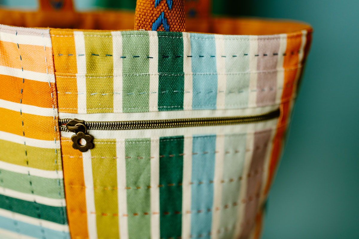 A tote bag made using striped fabric from the Slow Summer fabric collection by Suzy Quilts for Art Gallery Fabrics. #quilting #sewingdiy suzyquilts.com A tote bag made using striped fabric from the Slow Summer fabric collection by Suzy Quilts for Art Gallery Fabrics. #quilting #sewingdiy suzyquilts.com